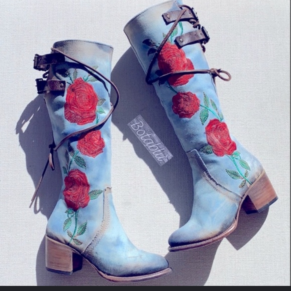 Free birds call Rose boots